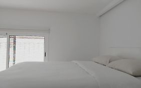 Homeforguest Island 201 Modern & Minimalist Apartments